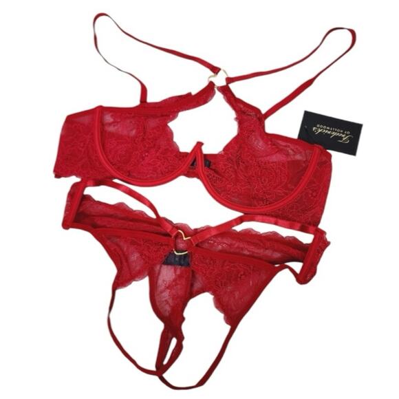 Frederick's of Hollywood Red Lace Bra & Panty Set NWT Crotchless Cheeky Lingerie - Picture 6 of 11